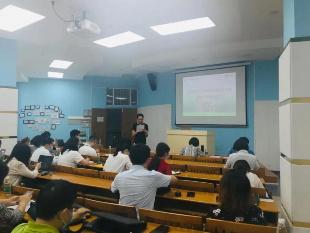 学工部党员大会现场